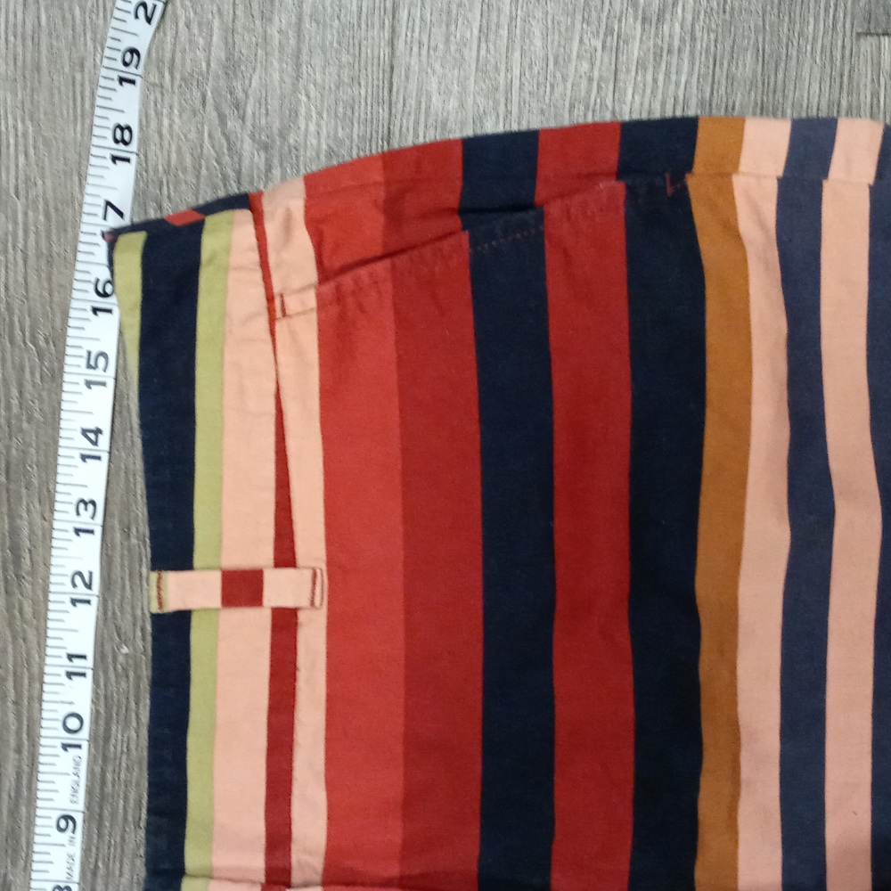 Loft Women Shorts - Picture 2 of 6